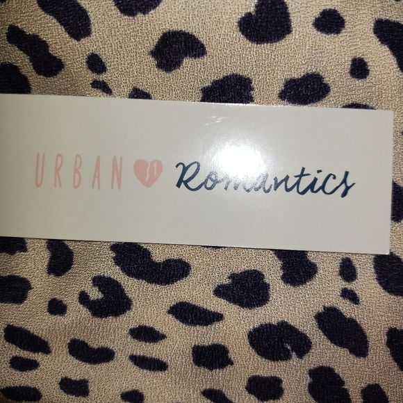 Urban Romantics 100% rayon adjustable straps animal print top Size: XS - Picture 4 of 6